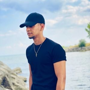 Meet your Posher, Mena